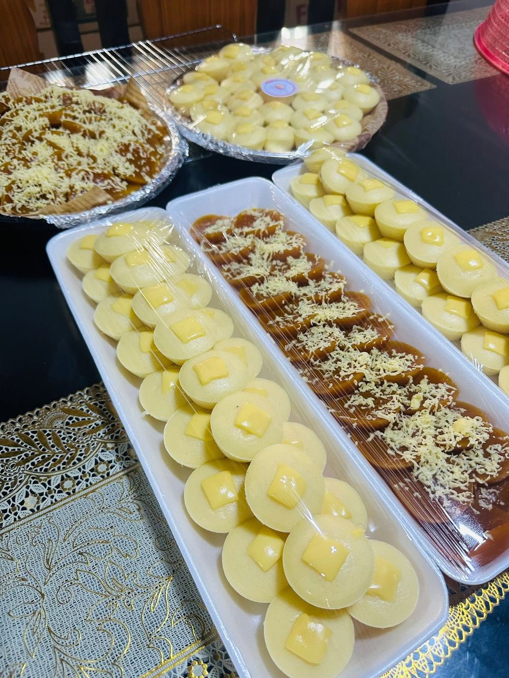 Trays of puto and kutsinta